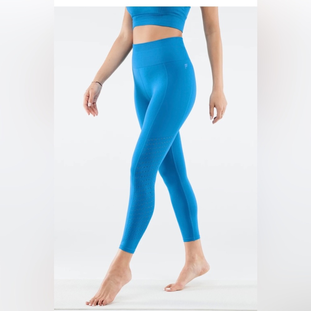 Fabletics Sync High Waisted Seamless 7/8 Leggings Women's Size Medium Blue